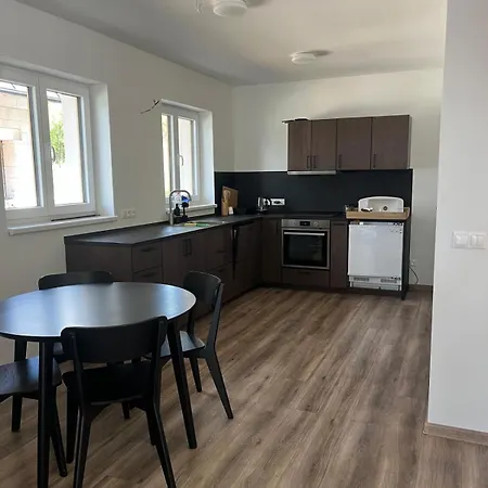 度假居 Holiday Home Pocuvadlo